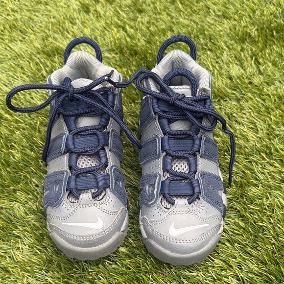 Nike Boys Air More Uptempo Georgetown Gray with Navy Blue accents. - Picture 2 of 11